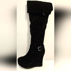 Women's knee-high boots. Black suede. Size 10.